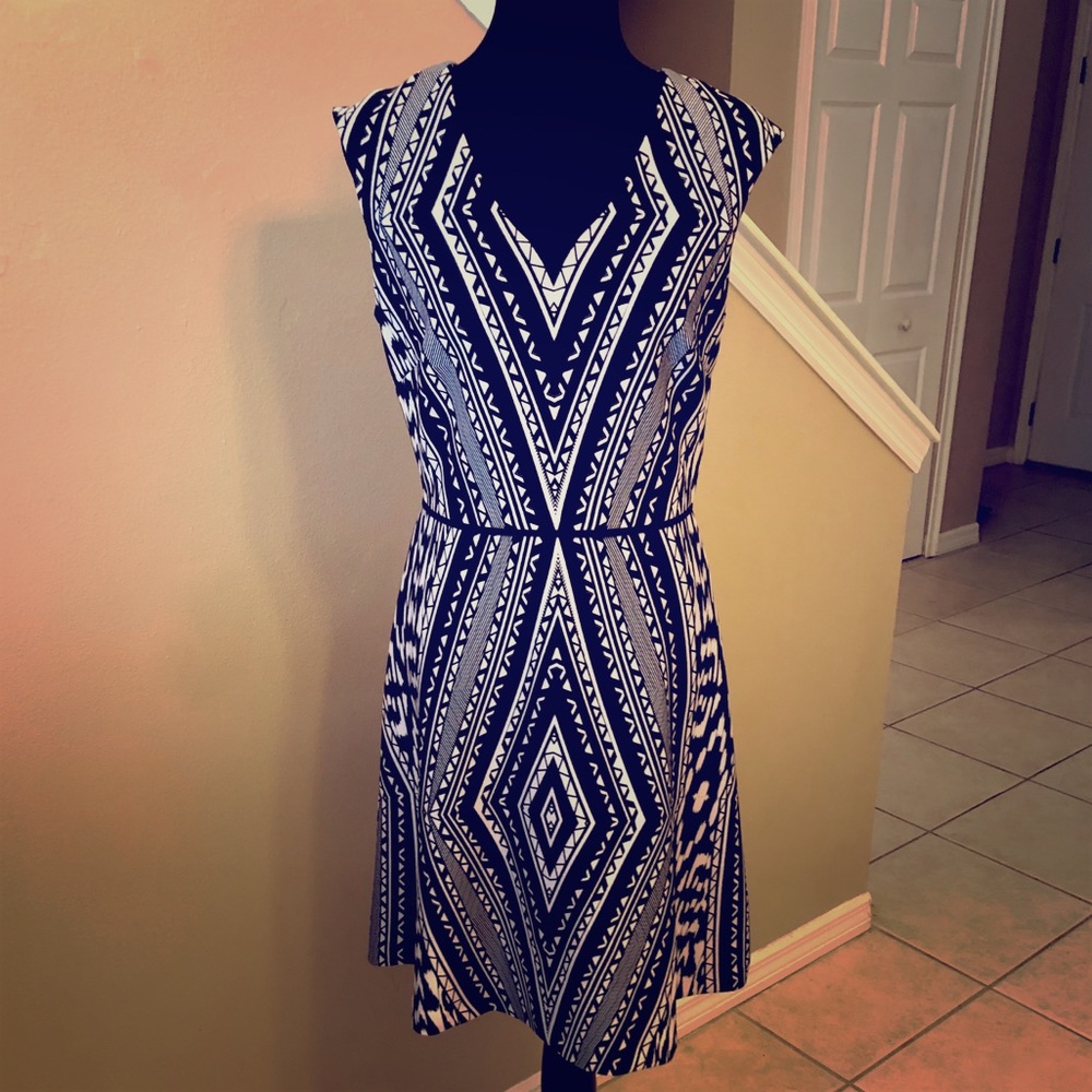 ✨NEW LISTING✨ Beautiful Black & White Dress